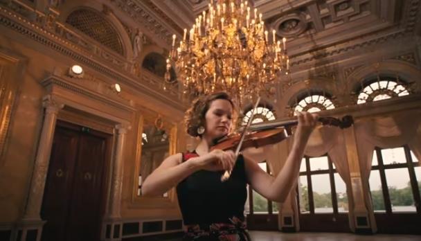 Hilary Hahn Performs Bachs Solo Violin Partita No 1 Courante Double