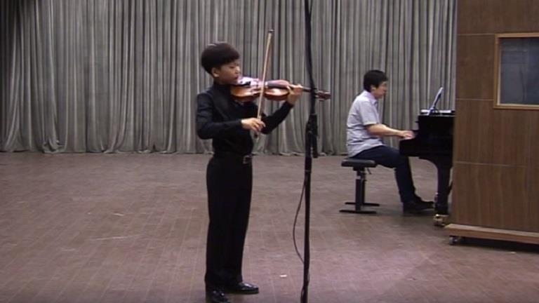 11-year-old violinist Shihan Wang performs Mozart and Wieniawski ...