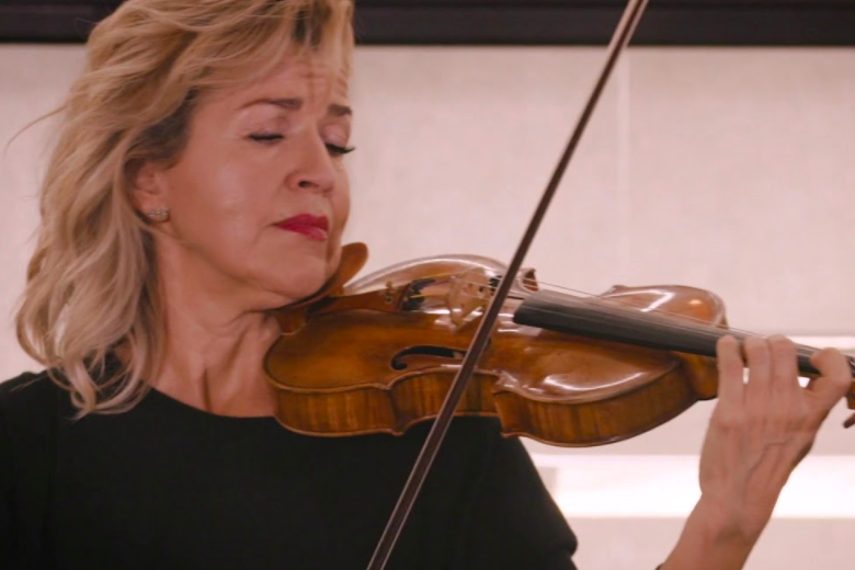Anne-Sophie Mutter plays Mozart in a modern art museum during lockdown ...