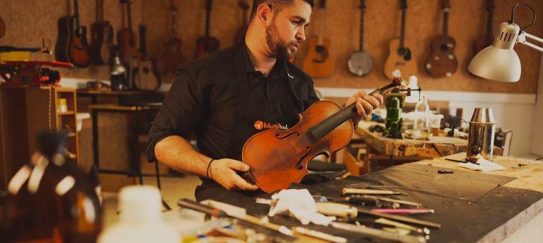The Strad – Documentary: Second World War violin restored for non-profit music project