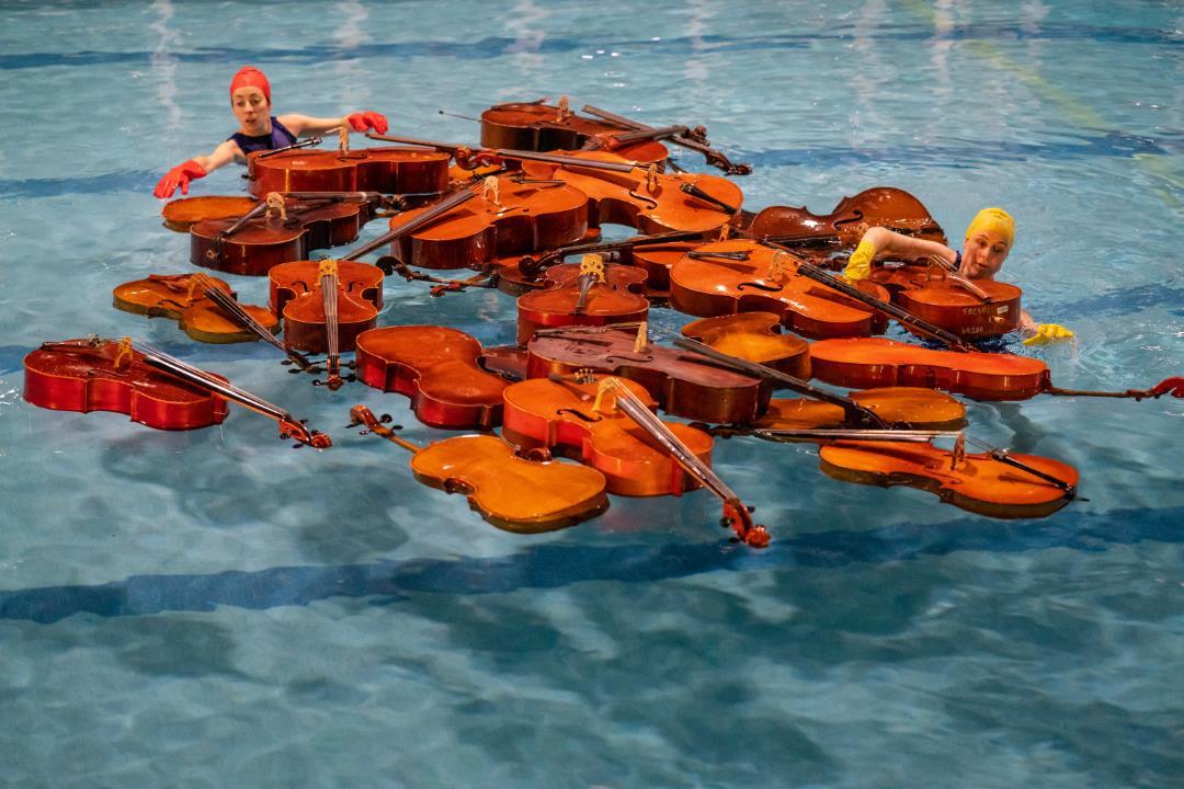 30 cellos in a Chicago swimming pool Gallery The Strad