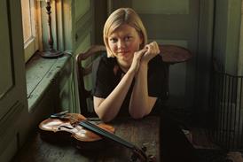 alina_violin_table2crop-Eva-Vermandel