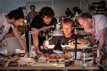 00 Poss lead  Tommasso Chiesa, Gianmaria Stelzer, Julian Döring and Stefano Gibertoni fitting the bass bar late in the evening.  DvZ