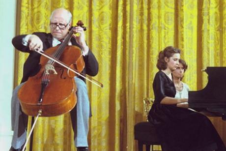 Elena_Rostropovich_and_her_father_Mstislav_Rostropovich_perform_at_the_white_house_in_1978