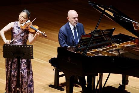 Midori-booklet-photo-Orquesta-Sinfonica-de-Castilla-y-Leon-©-Photogenic-scaled