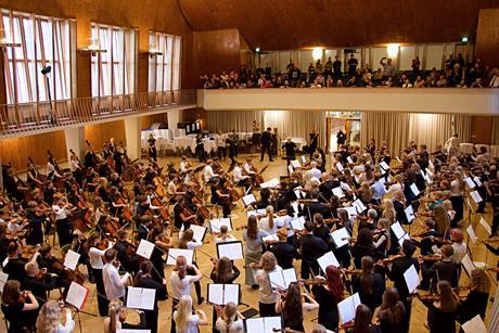 Geza_Szilvay_conducting_ESTA_Helsinki_photo_Matti_Lind