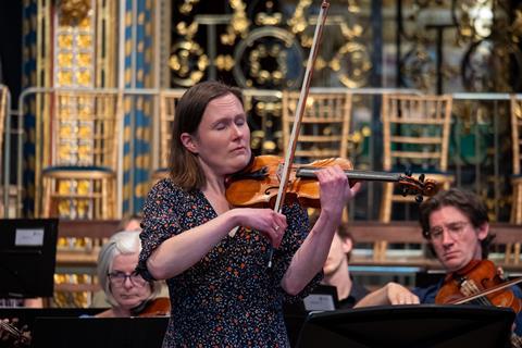 Zoë Beyers leads Britten Sinfonia at Westminster Abbey credit Shoël Stadlen