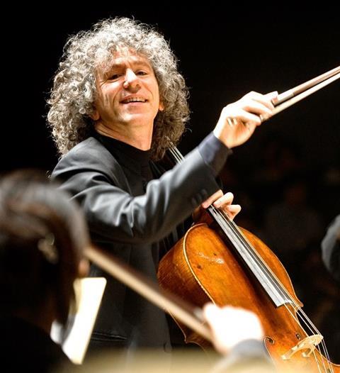 Steven isserlis playing  directing 1, credit satoshi aoyagi