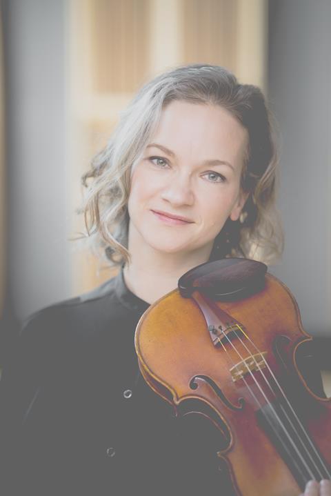 73de3109_HilaryHahn_202230102_ChrisLee_1101fn2