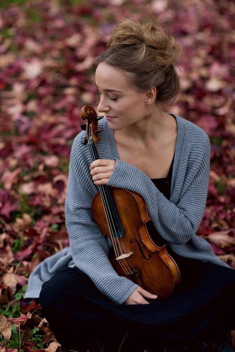 Anna+Egholm+violin+picture2e