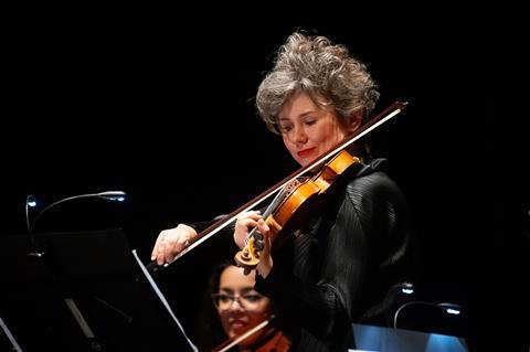 Violinist Svetlana Makarova. Photo Céline Ribordy Kazmerin