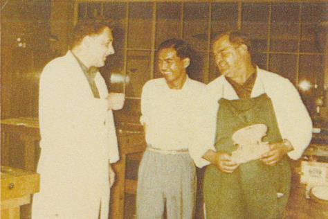 Murata (centre) with Karl Roy, director of the Mittenwald Violin Making School 