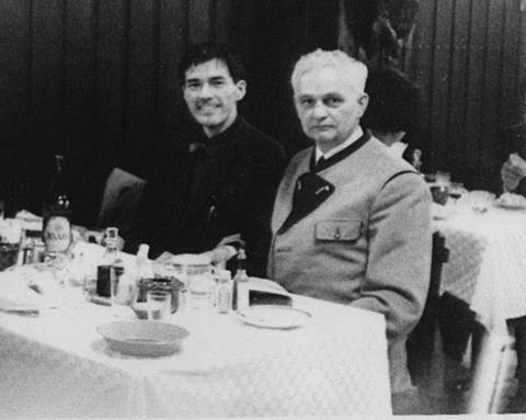 Murata (left) with Conrad Leonhardt, former director of the Mittenwald Violin Making School, in 1966 at a dinner in Japan 