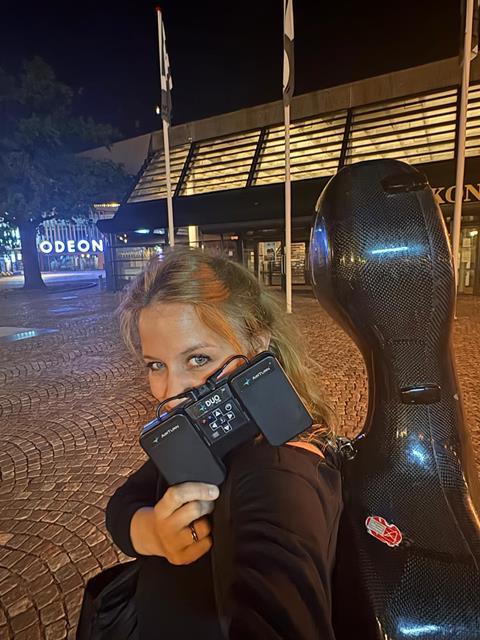 Maja Bogdanovic with foot pedal arriving at hotel in Odense