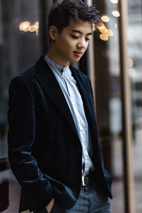 Headshot Leonard vertical