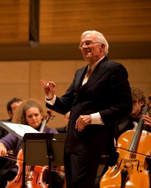 Sokol_Conducting