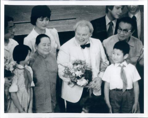 From Mao to Mozart: Capturing Isaac Stern's transformative effect on  China's classical music scene | Focus | The Strad