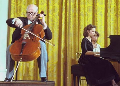 Elena_Rostropovich_and_her_father_Mstislav_Rostropovich_perform_at_the_white_house_in_1978