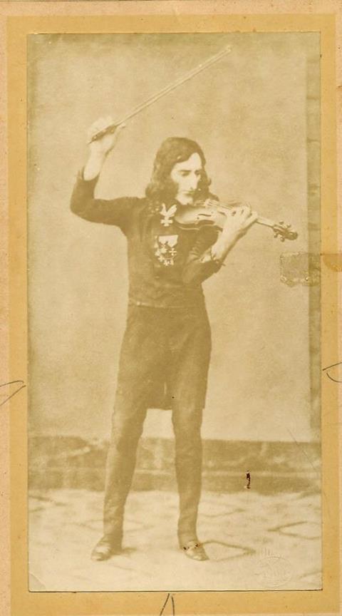 1900_Imperial_Cabinet_Card_of_Fiorini_Fake_Daguerreotype_of_Niccolò_Paganini