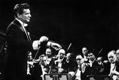 T8185_Leonard Bernstein, American pianist, conductor & composer, with New York Philharmonic