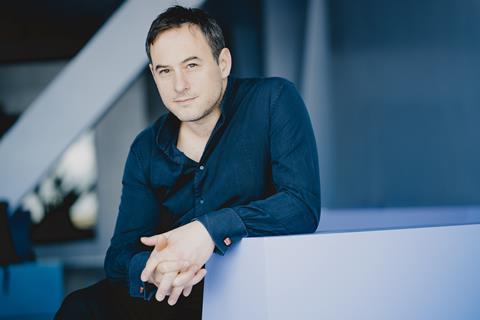 Conductor, cellist, and harpsichordist Jonathan Cohen (Photo_ Marco Borggreve)