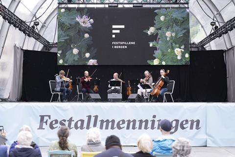 Istem_hardanger_fiddle_Festallmenningen_Festspillene_Bergen-Norge-Norway-festival_foto_Thor_Brodreskift_2026_16