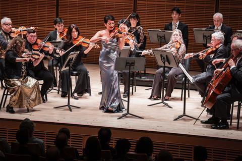 Anne Akiko Meyers Orpheus Chamber Orchestra photo credit Chris Lee A1A02754