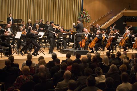 First prize winner 2017 Lorenz Chen with the Hofer Symphonikern (c) Harald Dietz