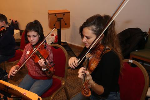 Benedetti Sessions_Glasgow_Nicky teaching_credit Alister Firth